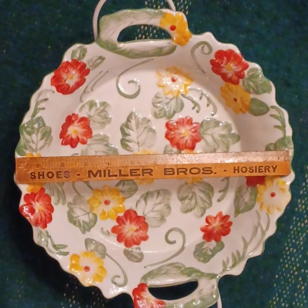 Vintage Temptations by Tara Presentable Ovenware with trivet and stand - Picture 8 of 9